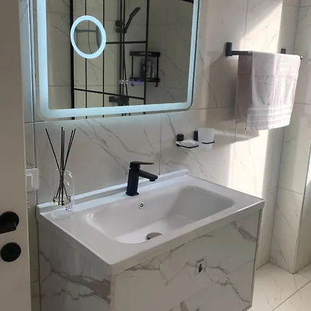 Leon Private Nyaraló *