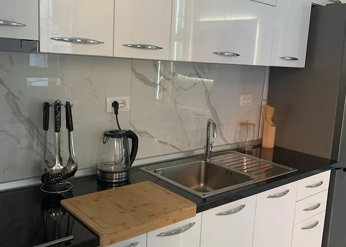 Leon Private * 地拉那