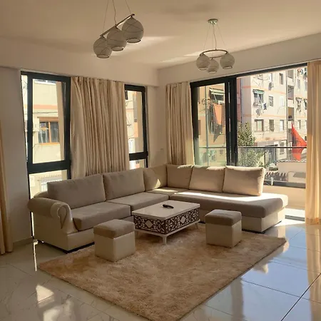 Leon Private Tirana