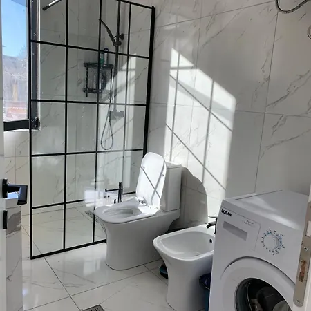 Leon Private Vakantiehuis Tirana